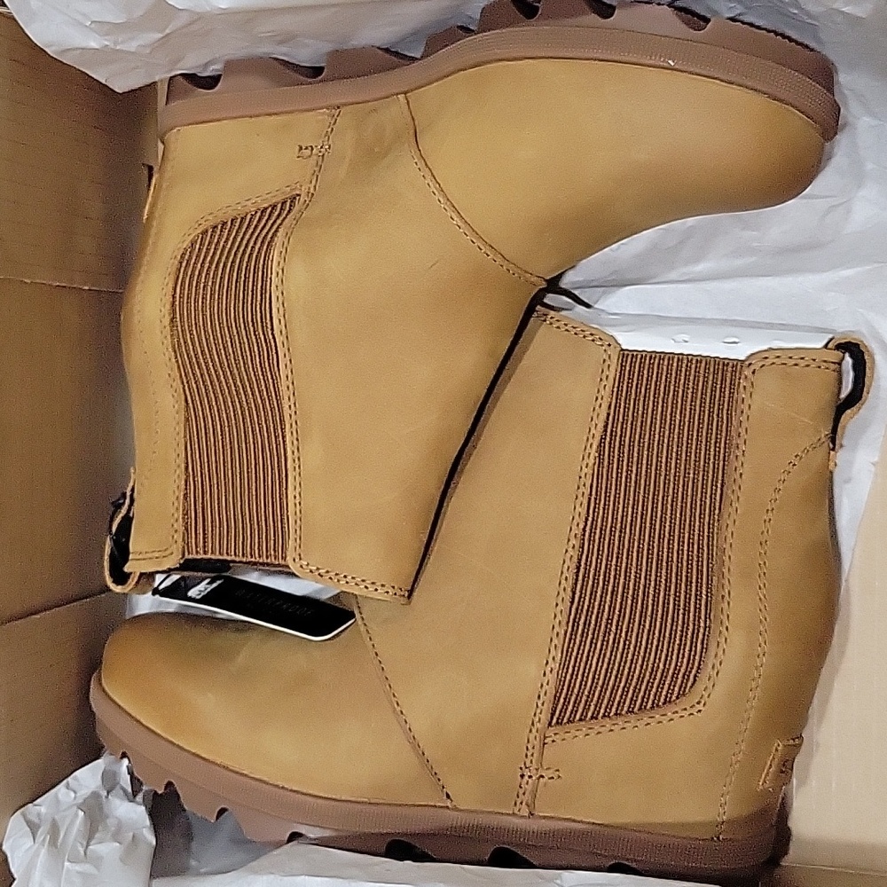 Sorel Joan of Arctic Wedge II Chelsea Boots | Size 7.5